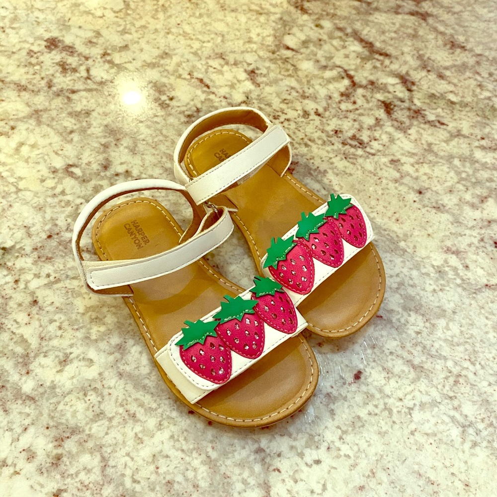 NEW Harper canyon girls strawberry sandals